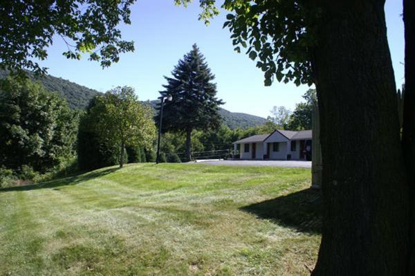 Appalachian Motel Vernon Buitenkant foto