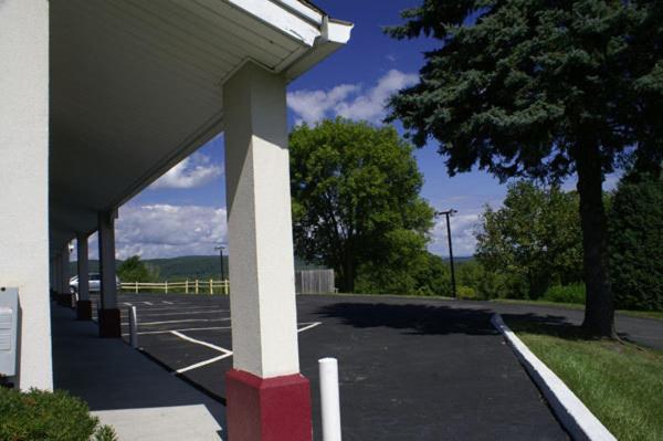 Appalachian Motel Vernon Buitenkant foto